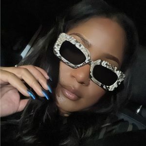 Meet your Posher, Constance